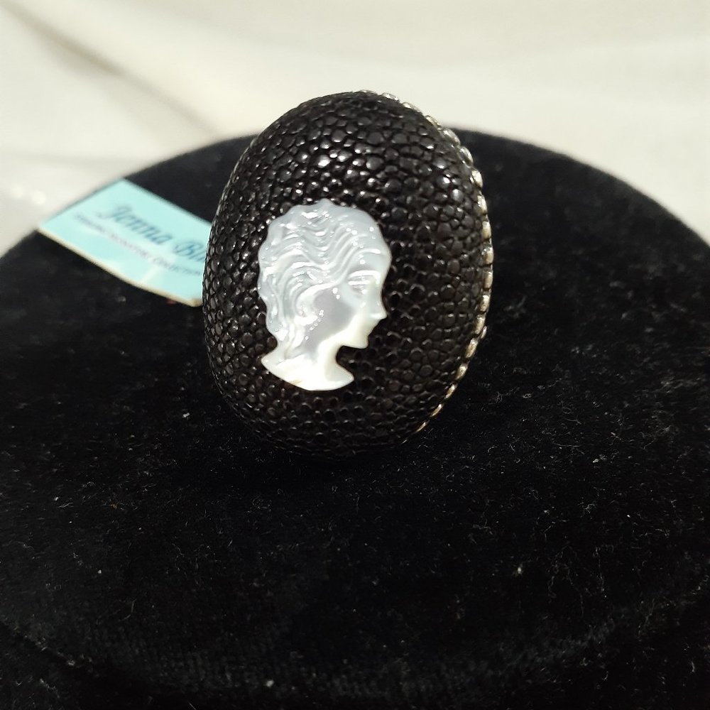 JENNA BLUE STERLING RING MOP SILHOUETTE
